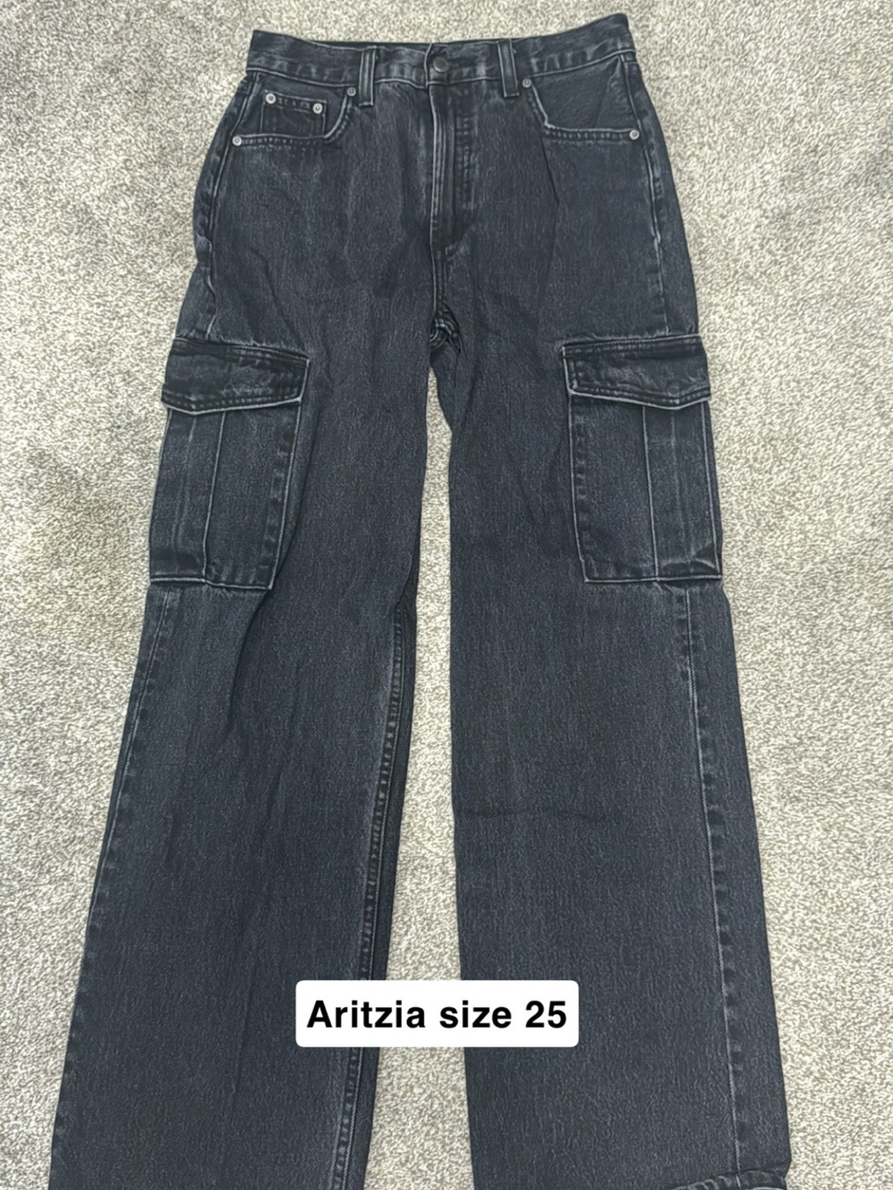 Aritzia women’s Black Cargo Jeans - Size 25